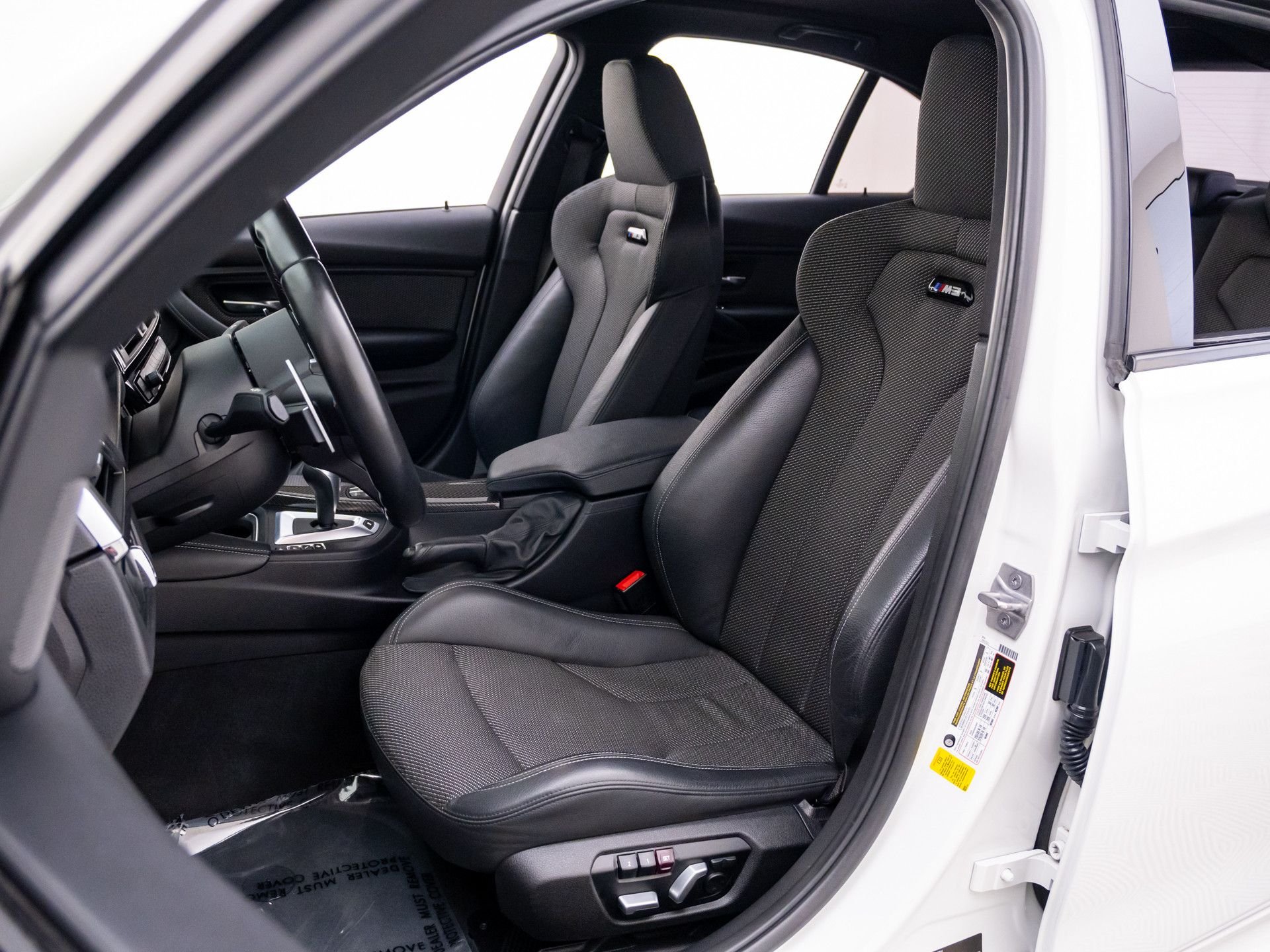 Used 2018 White BMW Base image 17