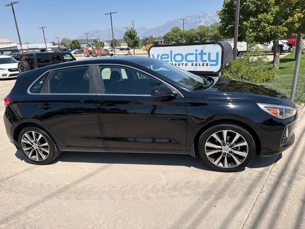 Used 2019 Black Hyundai Base image 8