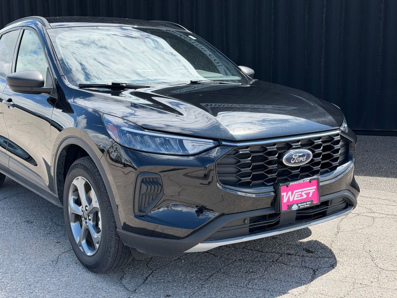 View vehicle photo 3
