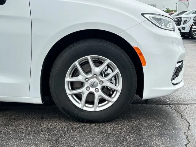 Used 2024 Bright White Clearcoat Chrysler Touring L image 15