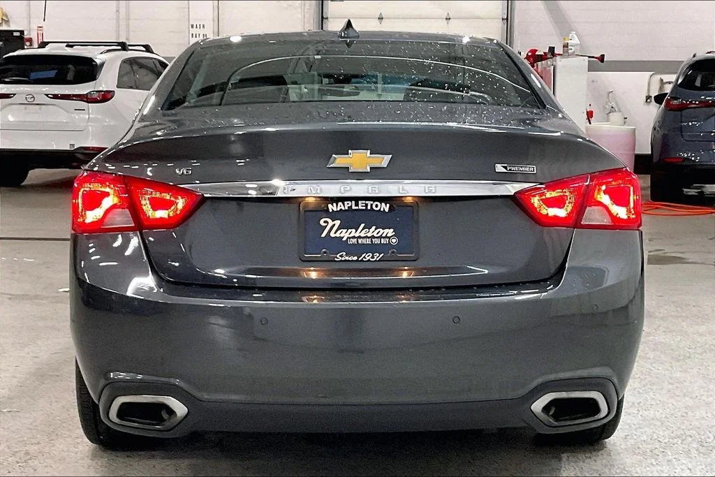 Used 2019 Gray Chevrolet Premier image 3