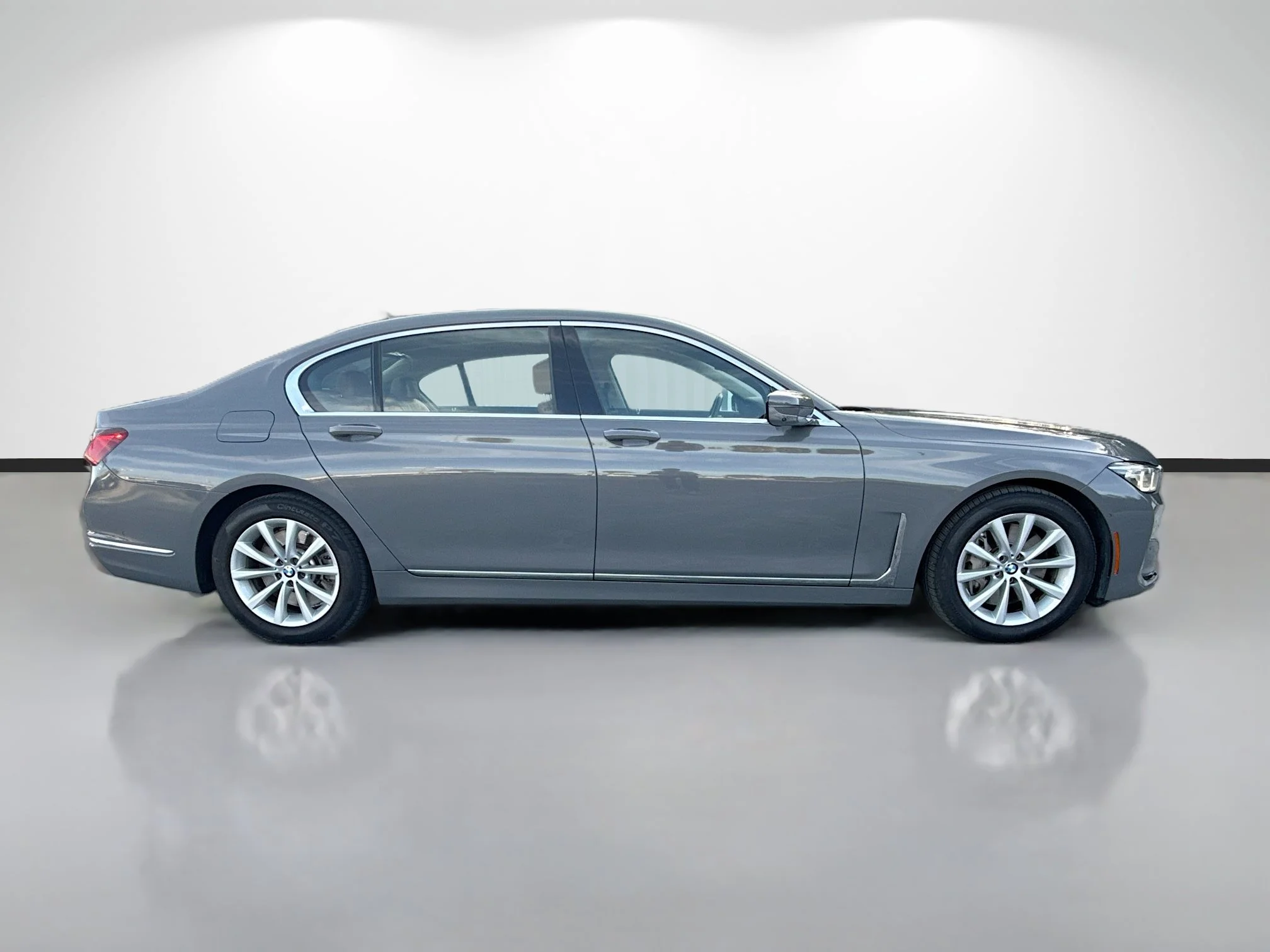 Used 2021 Bernina Grey Amber Effect BMW 750i xDrive image 2