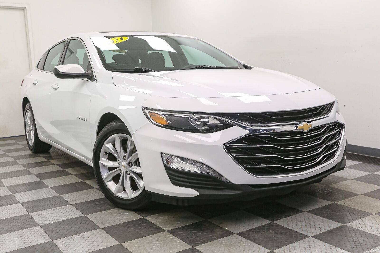 Used 2024 Summit White Chevrolet LT image 2
