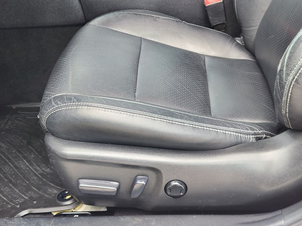 Used 2014 Blizzard Pearl Toyota SE image 23