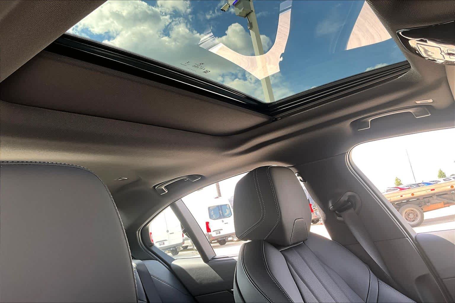 Used 2027 Phytonic Blue Metallic BMW 530i image 13