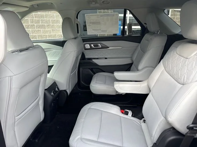 New 2026 Star White Metallic Tri-Coat Ford Platinum™ image 31