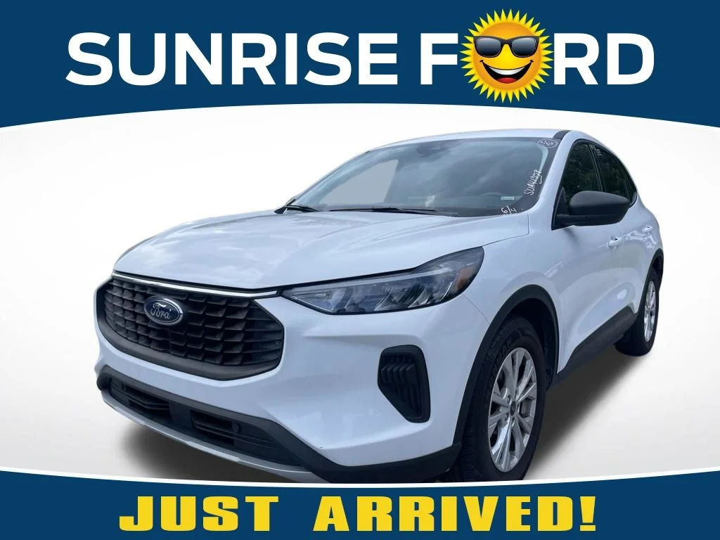 Certified Used 2025 Oxford White Ford Active image 1