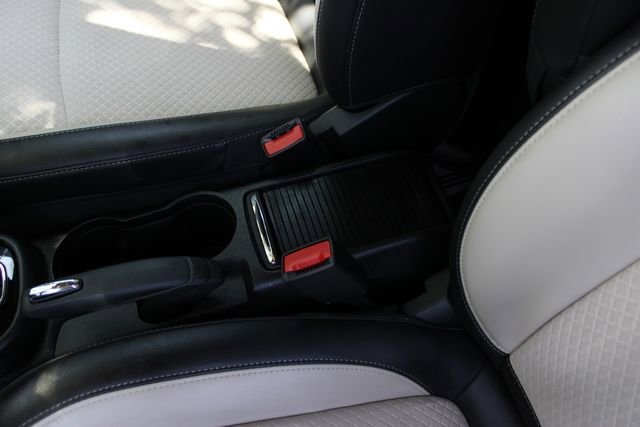 Used 2022 White Frost Tricoat Buick Preferred image 20