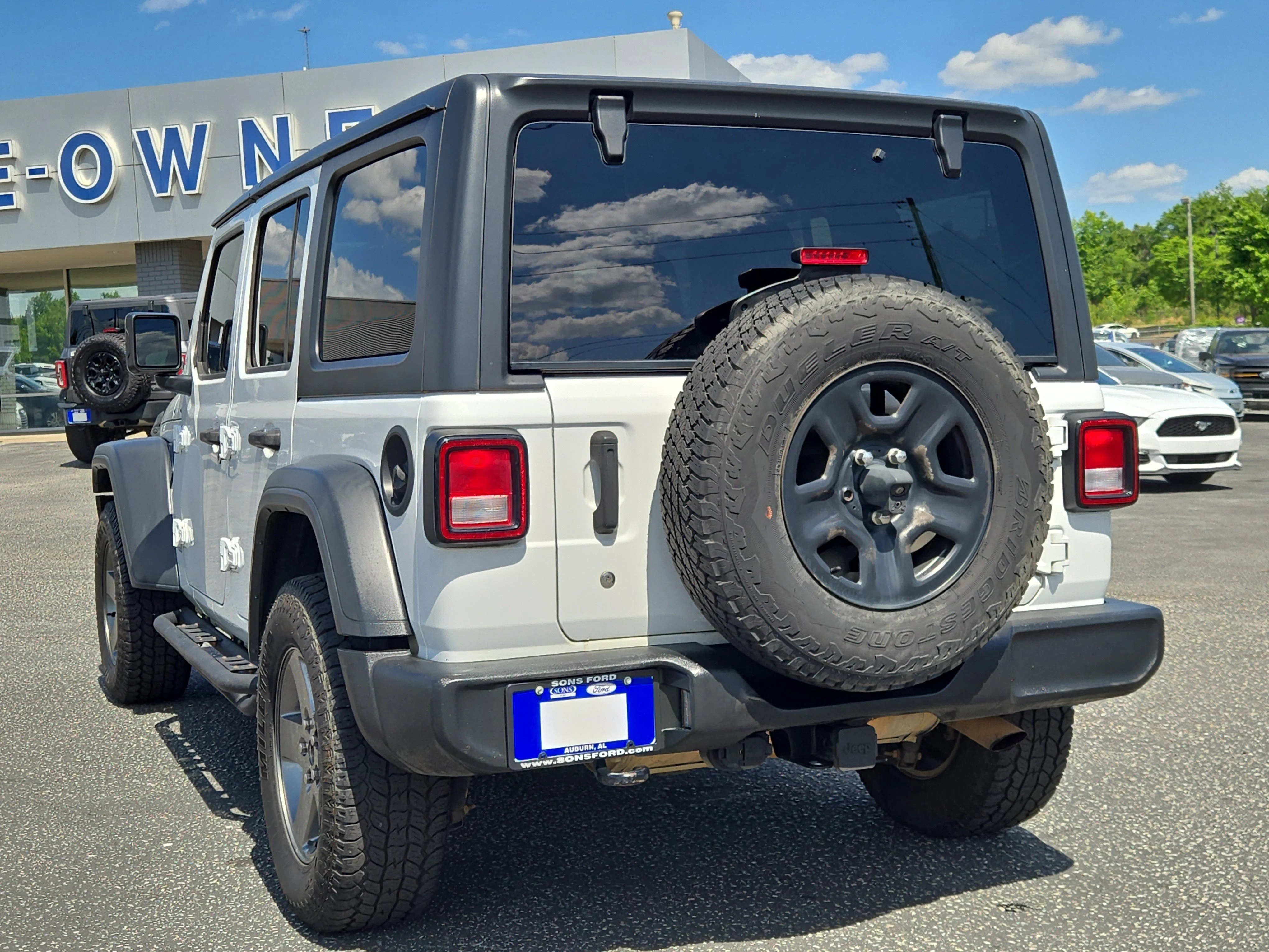 Used 2018 White Jeep Sport image 10