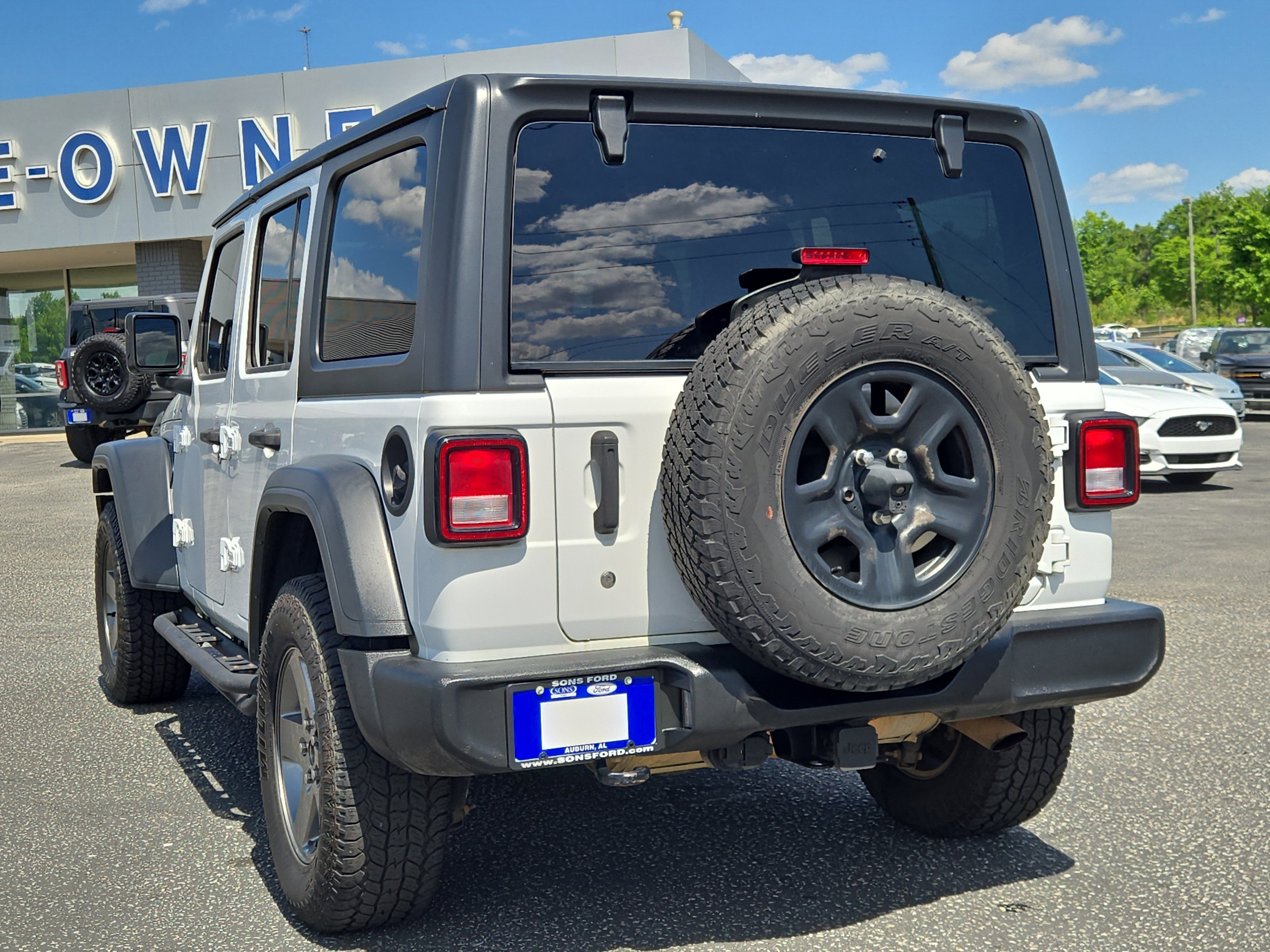 Used 2018 White Jeep Sport image 10