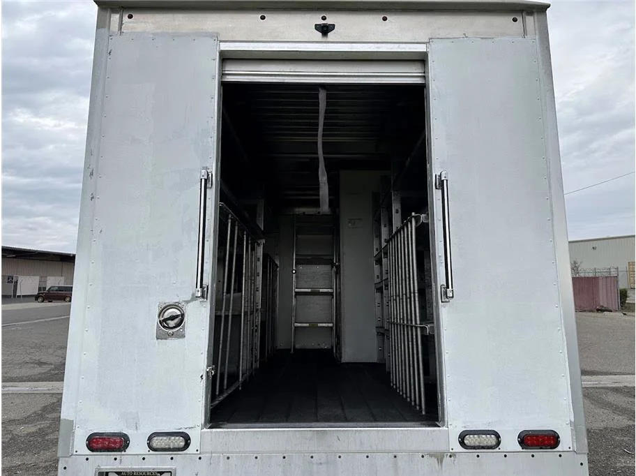 Used 2015 Summit White Chevrolet Cutaway Van 2D image 15