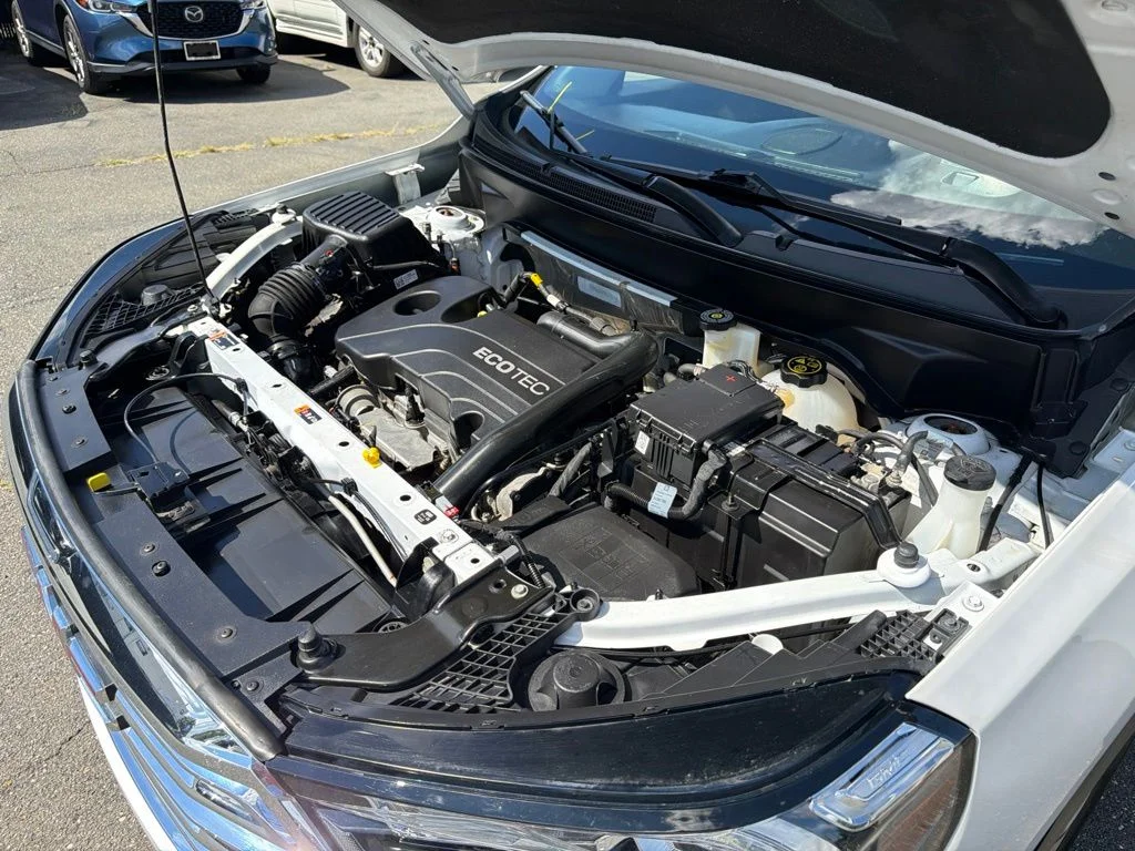 Used 2022 White GMC SLT image 46