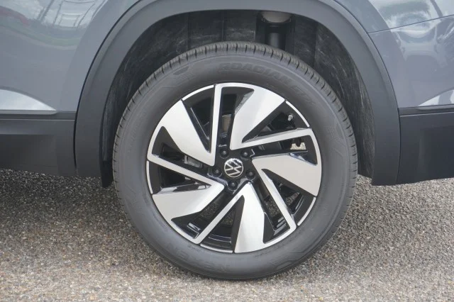New 2026 Pure Gray Volkswagen 2.0T SE w/Technology image 13