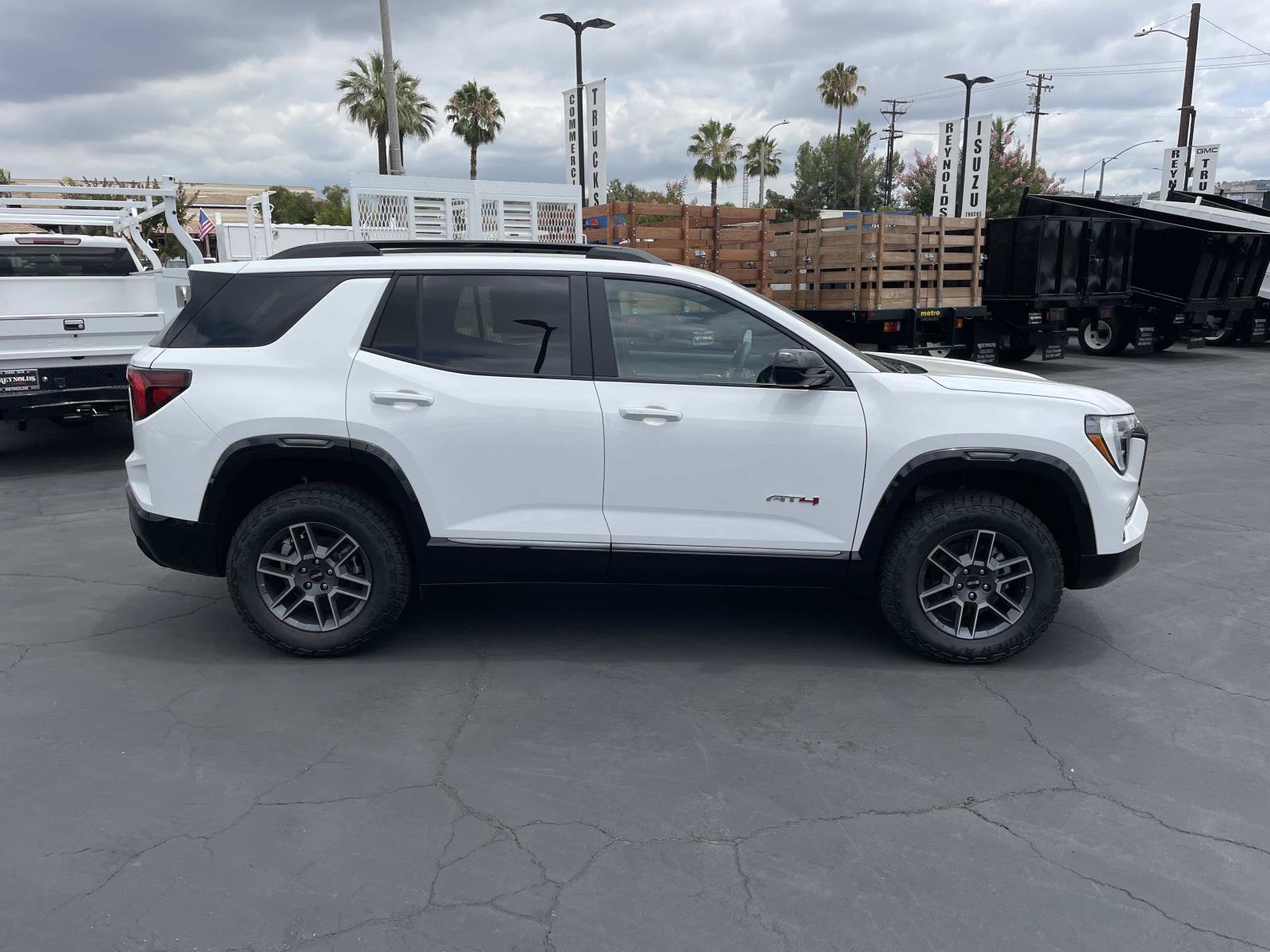 New 2026 Summit White GMC AT4 image 4