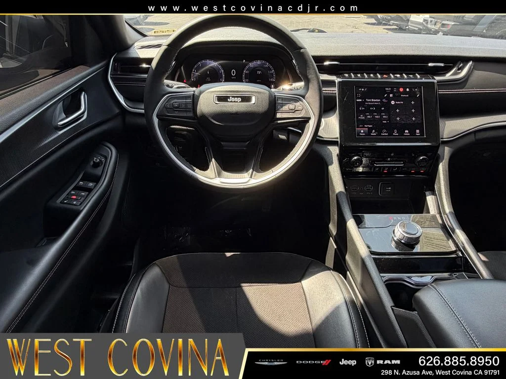 Used 2023 Silver Jeep Altitude image 27