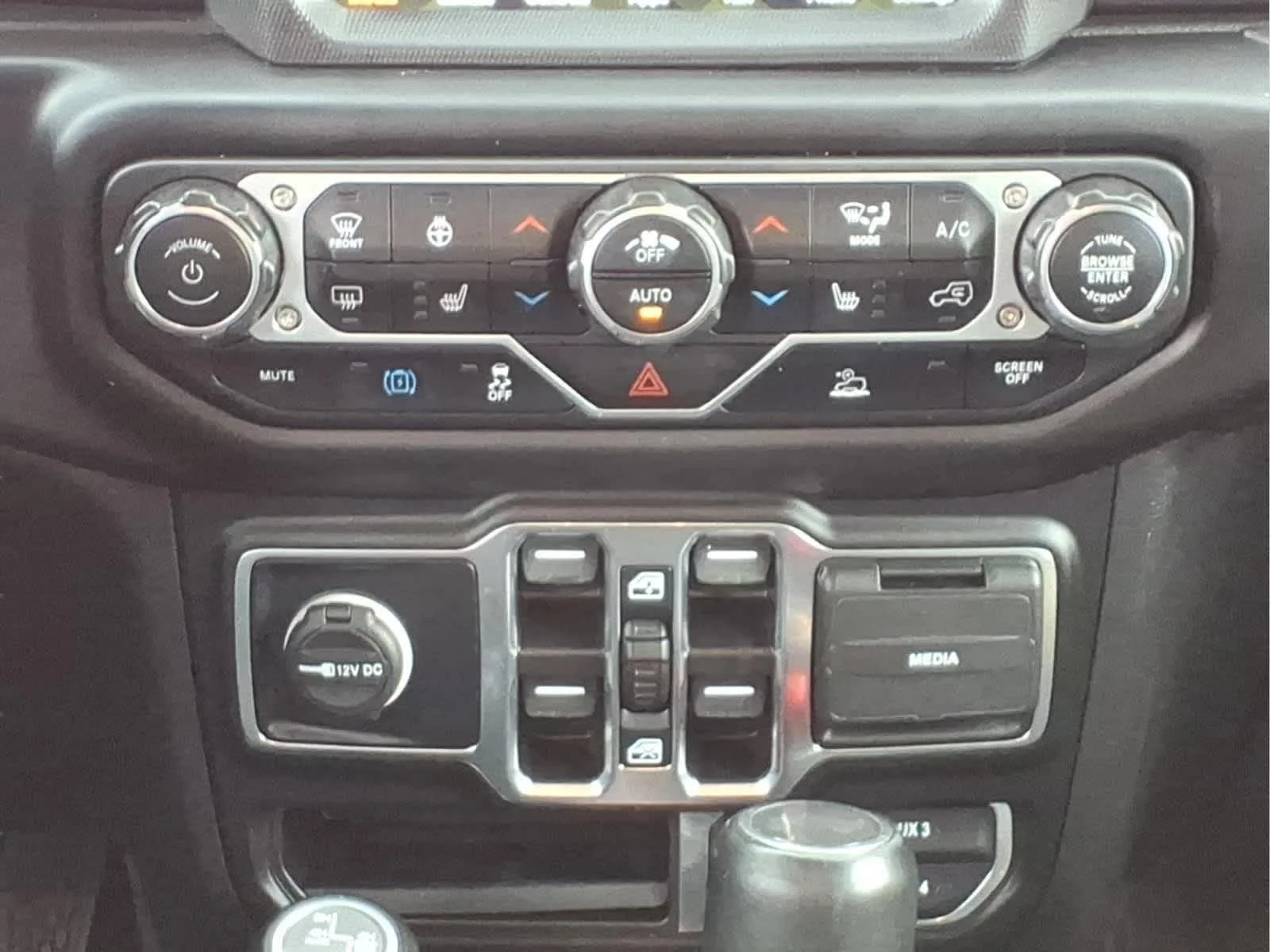 Used 2022 Hydro Blue Pearlcoat Jeep Unlimited Sahara image 24