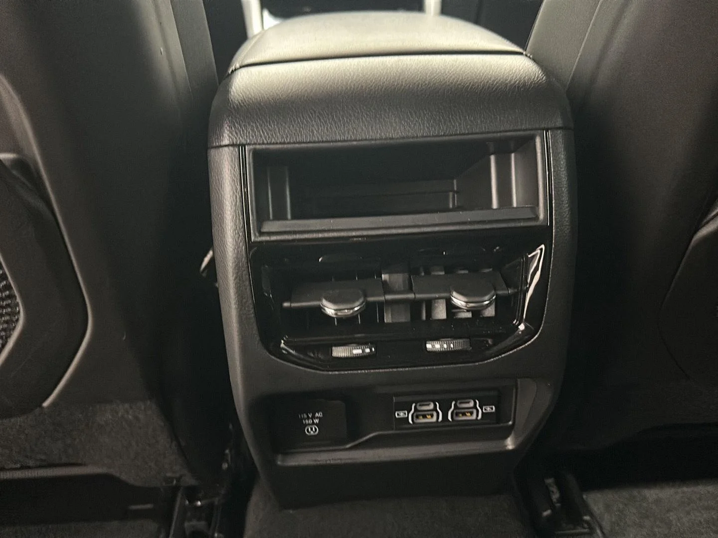 Used 2025 Diamond Black Crystal Pearlcoat Jeep Altitude image 21