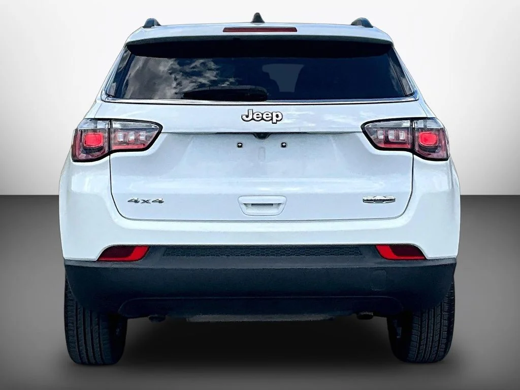Used 2024 White Jeep Latitude image 5
