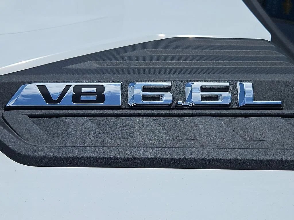New 2026 Summit White Chevrolet WT image 11