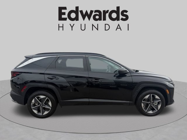 Used 2025 Black Hyundai SEL image 5