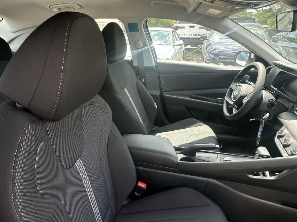 New 2026 Serenity White Hyundai SE image 15