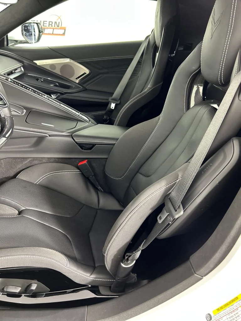 Used 2025 White Chevrolet Z06 image 13