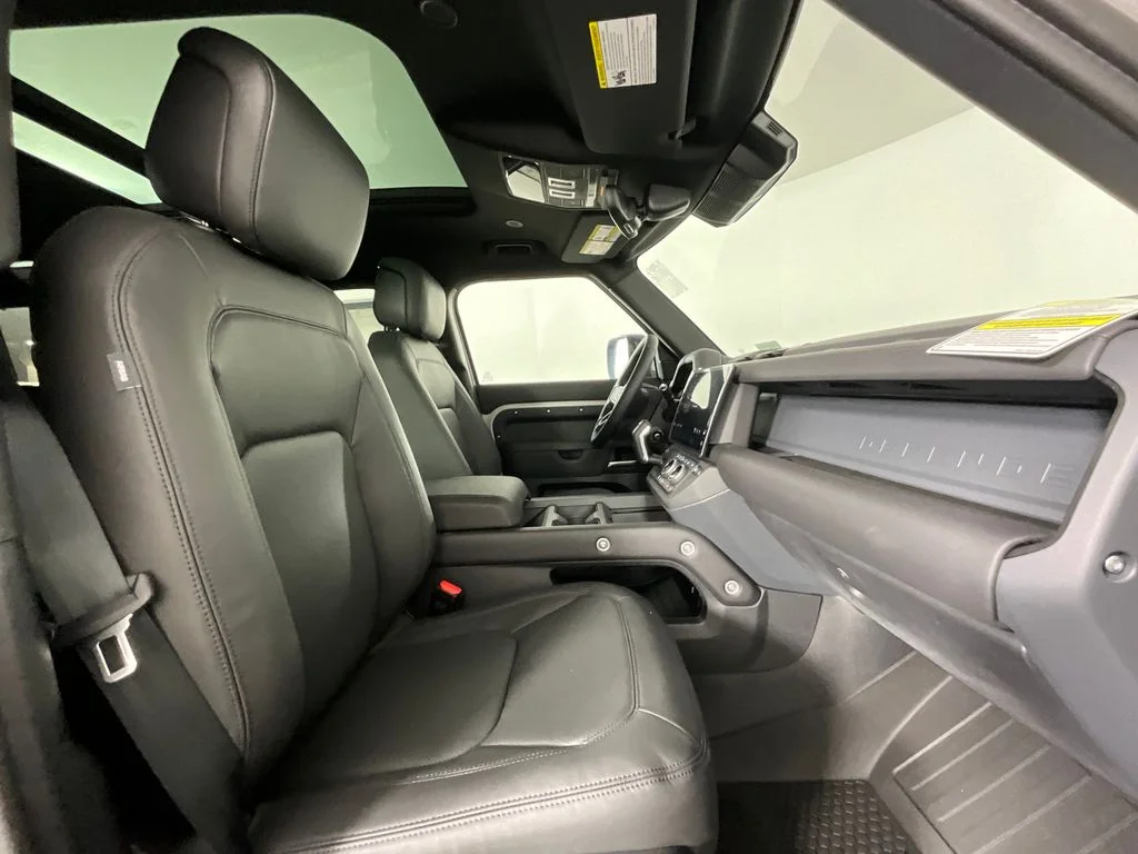New 2026 Borasco Grey Land Rover X-Dynamic SE image 3
