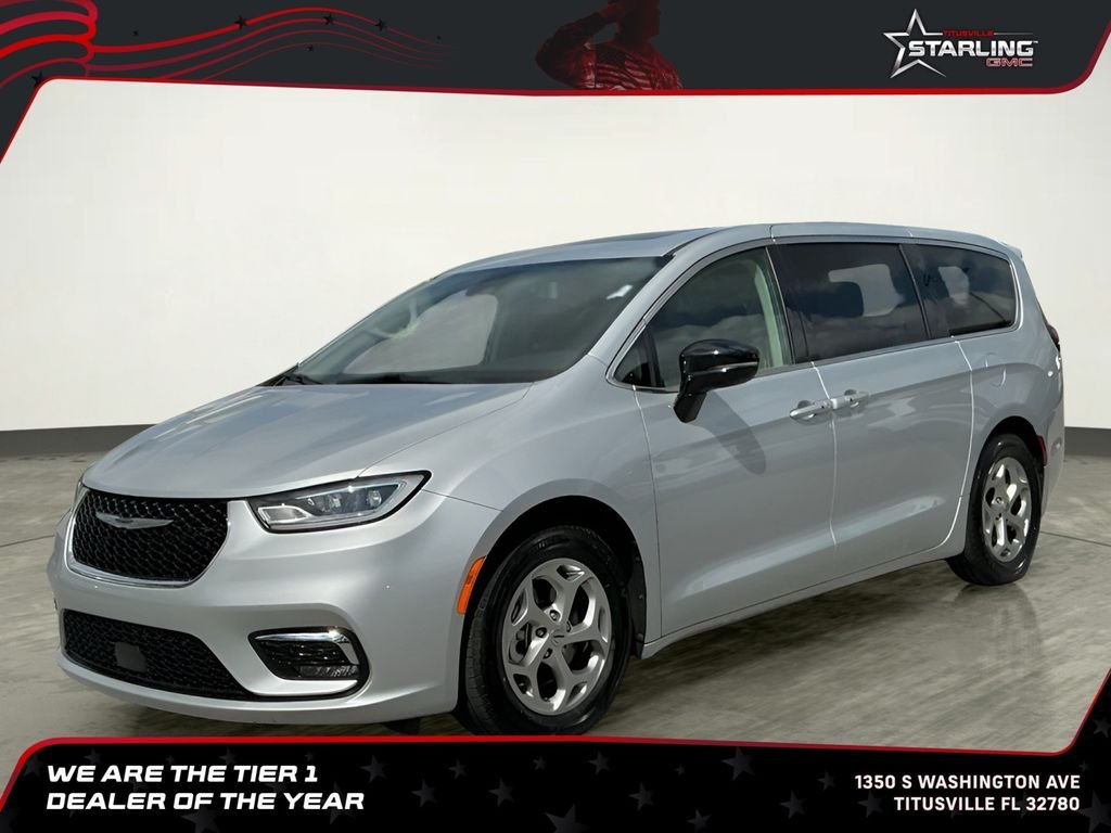 2024 Chrysler Pacifica Limited's photo