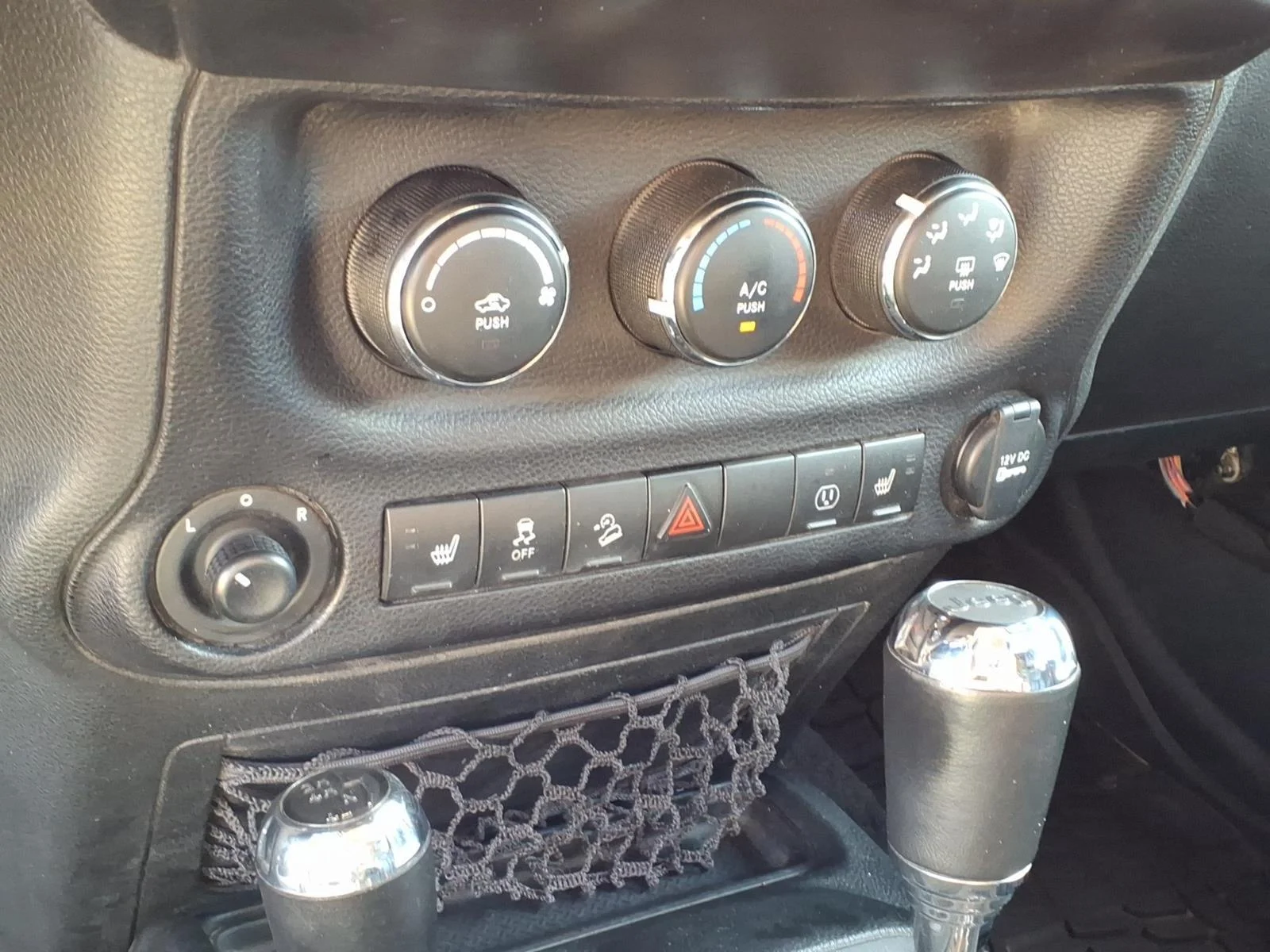 Used 2017 Granite Crystal Metallic Clearcoat Jeep Sahara image 13