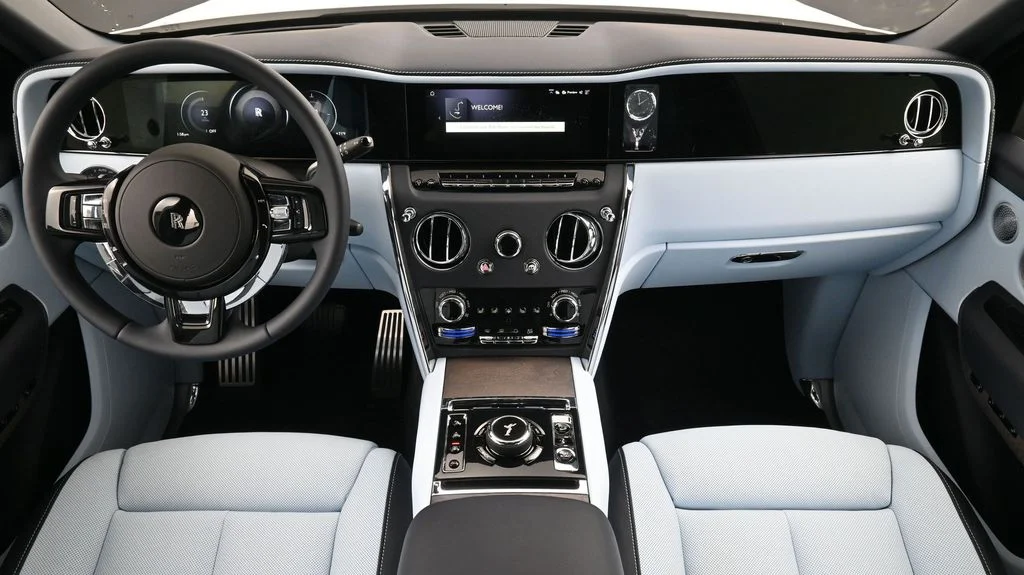 New 2027 White Rolls-Royce  image 4