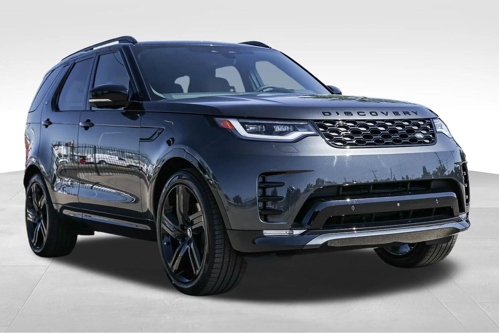 New 2026 Carpathian Grey Land Rover Dynamic SE image 3