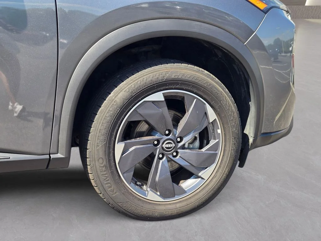 Used 2025 Gray Nissan SV image 11