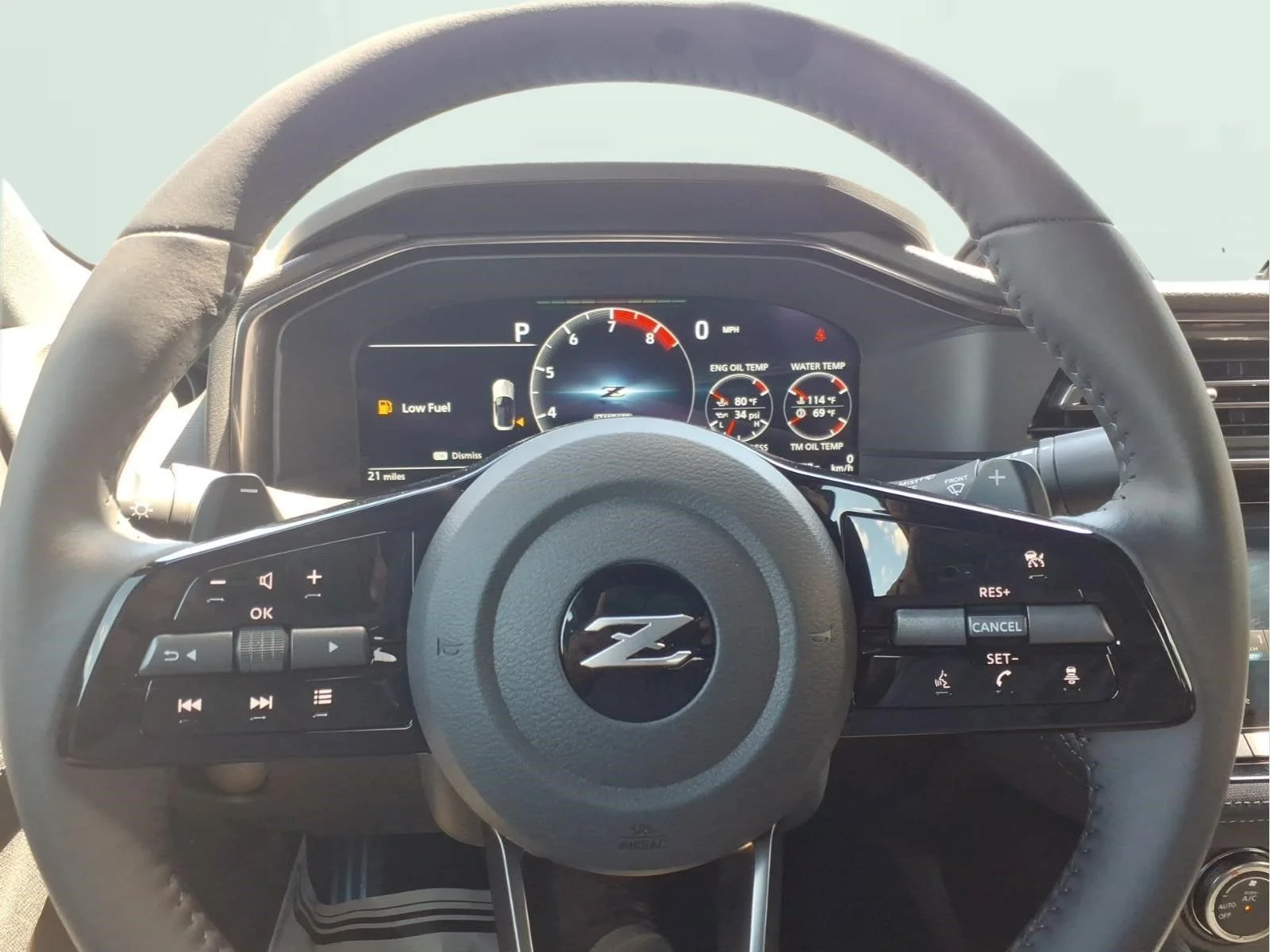 New 2026 Boulder Gray Pearl / Super Black Two-tone Nissan Sport image 18