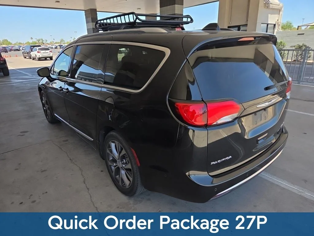 Used 2018 Black Chrysler Limited image 5