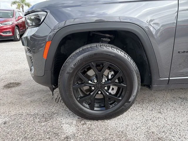 Used 2024 Gray Jeep Altitude image 33