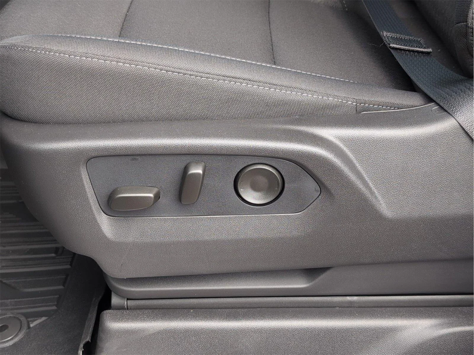 New 2026 Summit White GMC Elevation image 28