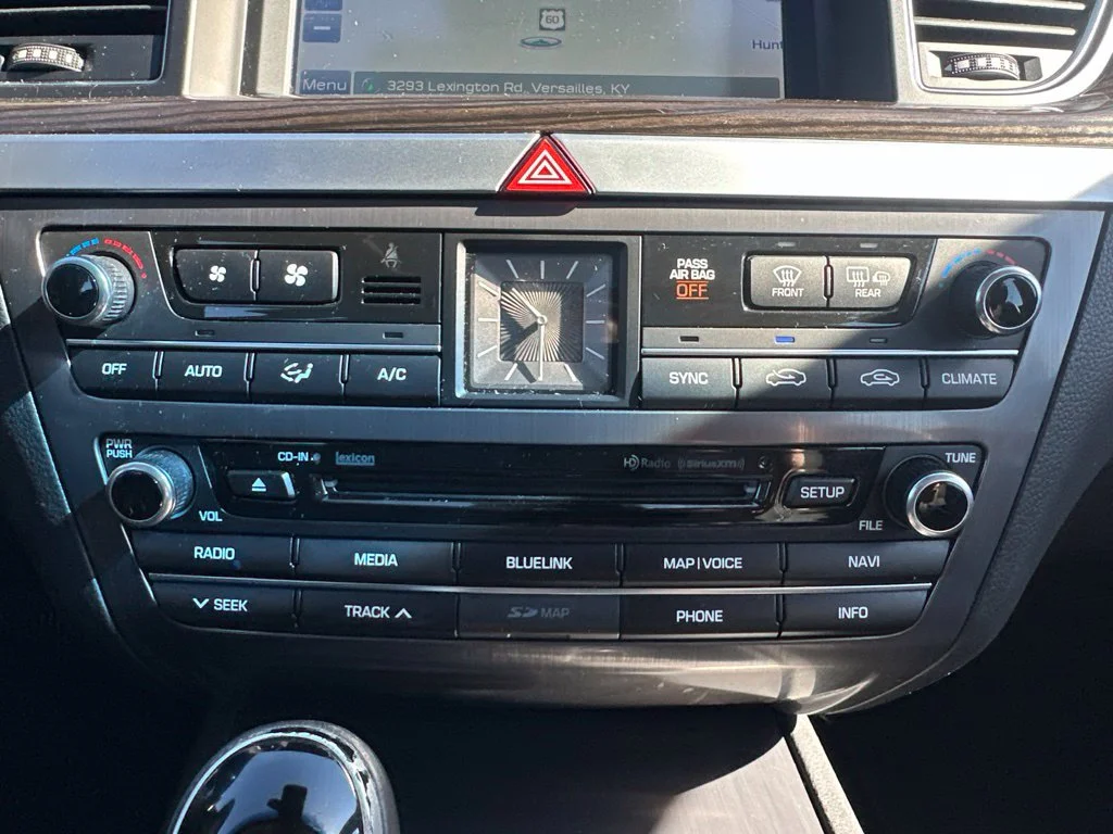 Used 2015 Black Hyundai 3.8 image 16