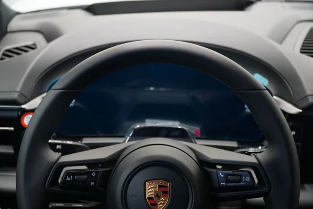 2026 Porsche Macan S - Photo 18