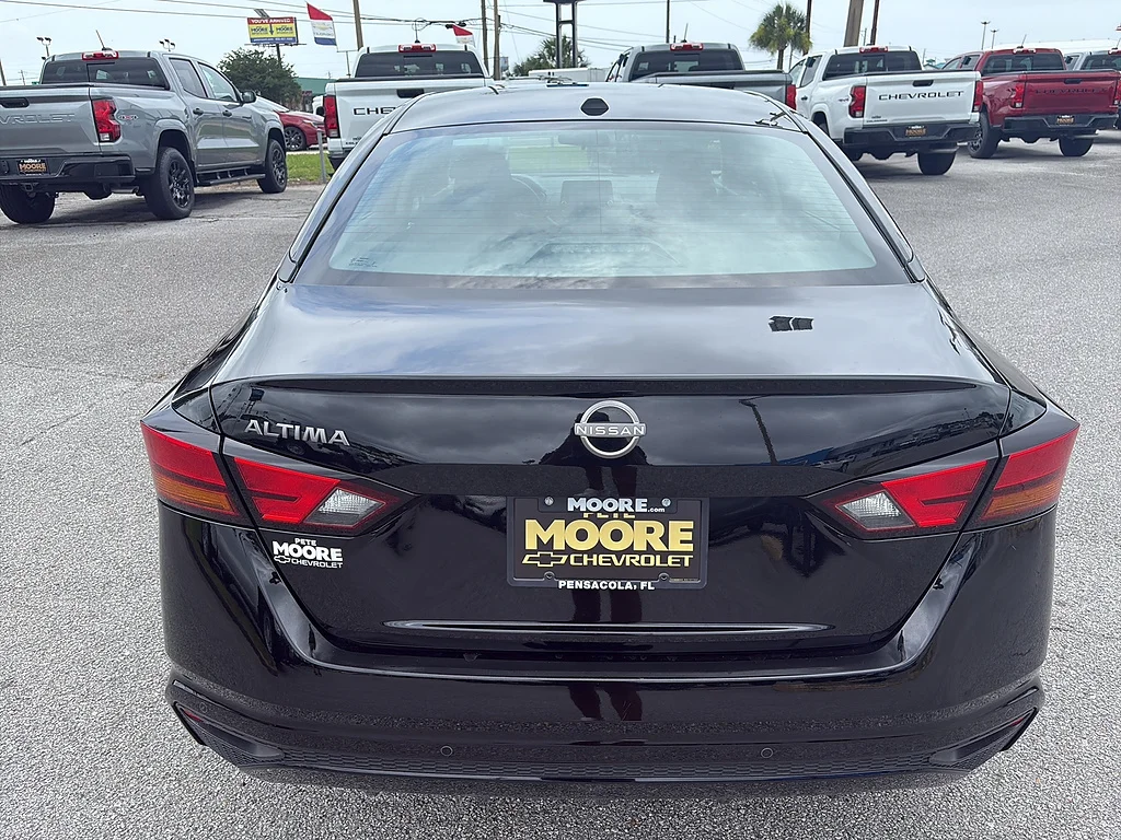 Used 2025 Super Black Nissan  image 7