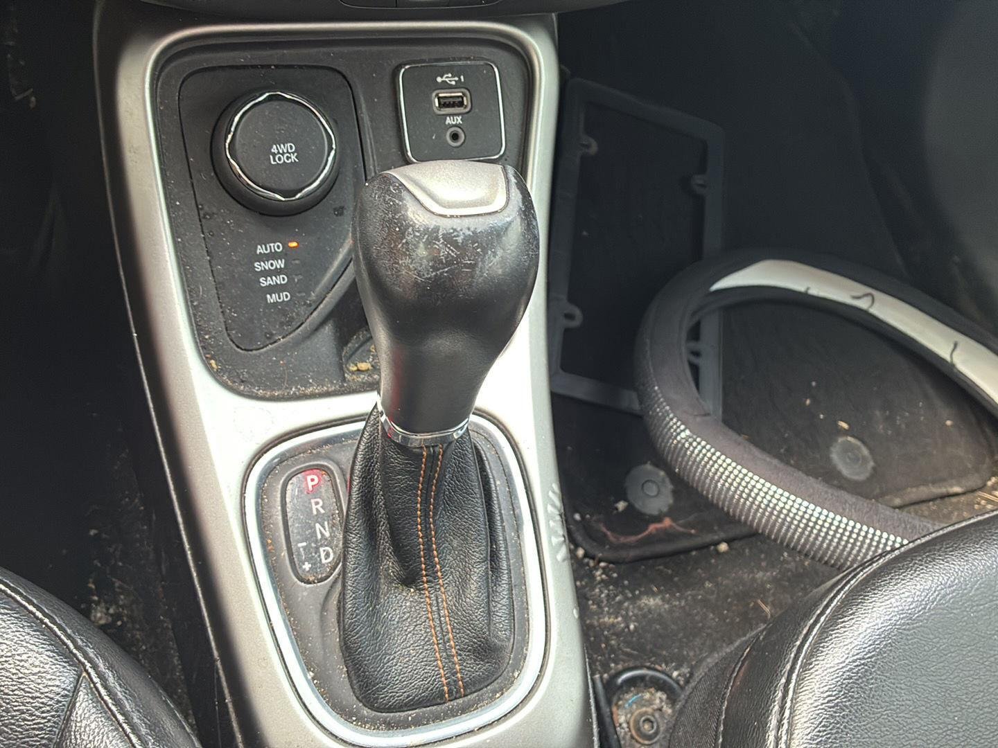 Used 2020 Billet Silver Metallic Clearcoat Jeep Latitude image 5