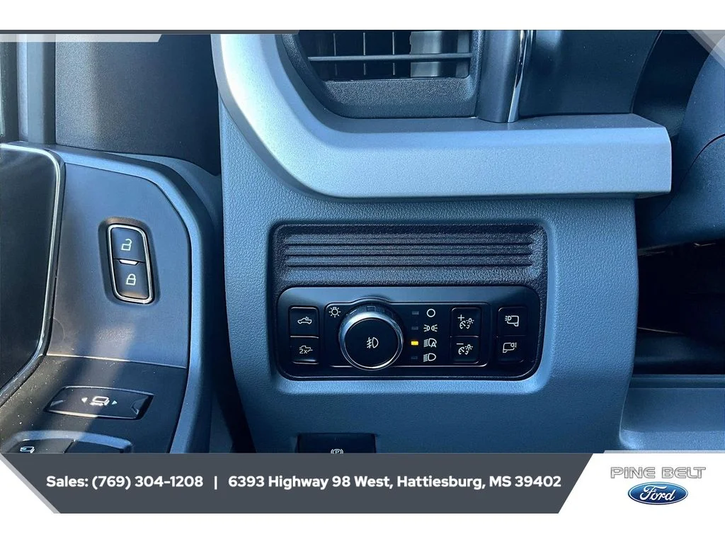 New 2026 Oxford White Ford F-250® XLT image 23