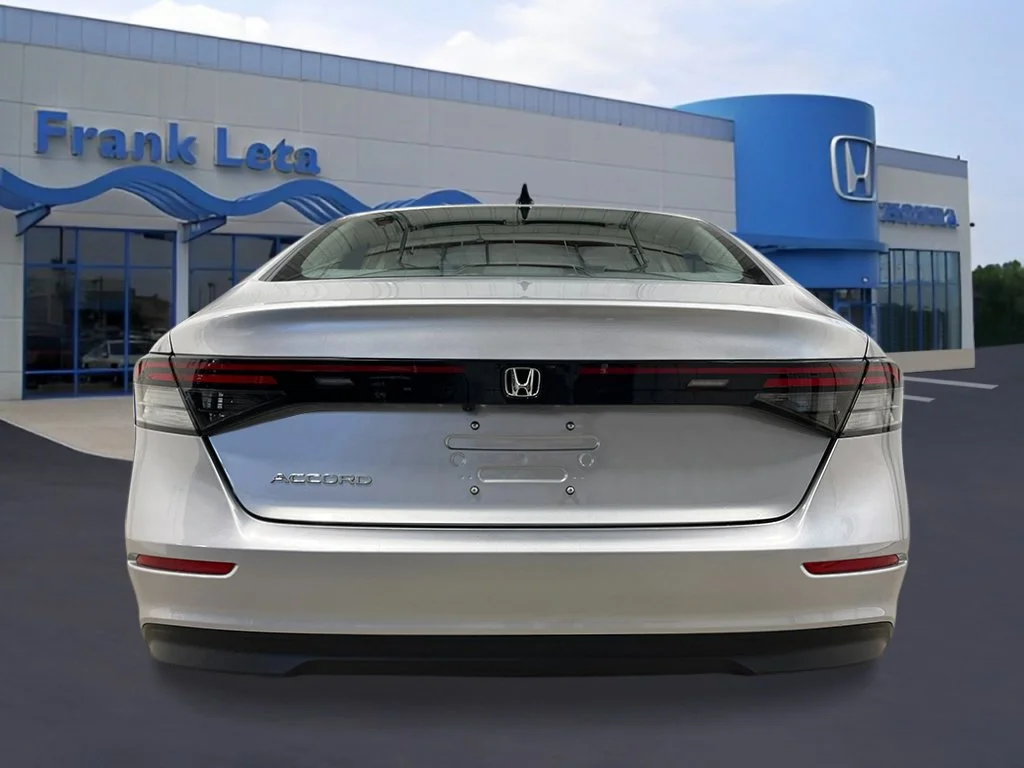 New 2026 Solar Silver Metallic Honda SE image 4