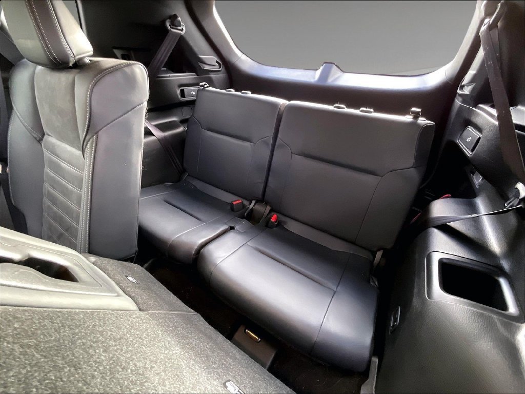 Used 2024 Silver Mitsubishi SE image 16