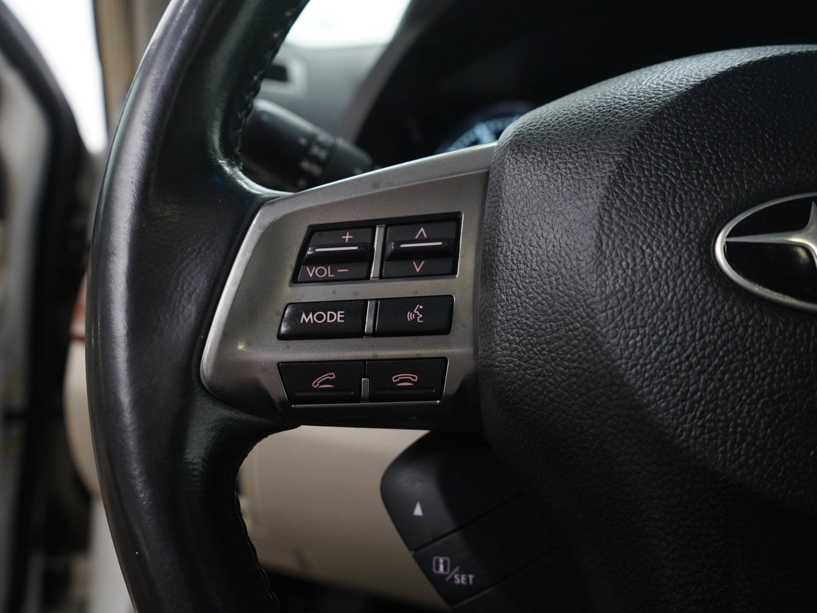 Used 2014 Satin White Pearl Subaru 2.5i image 25
