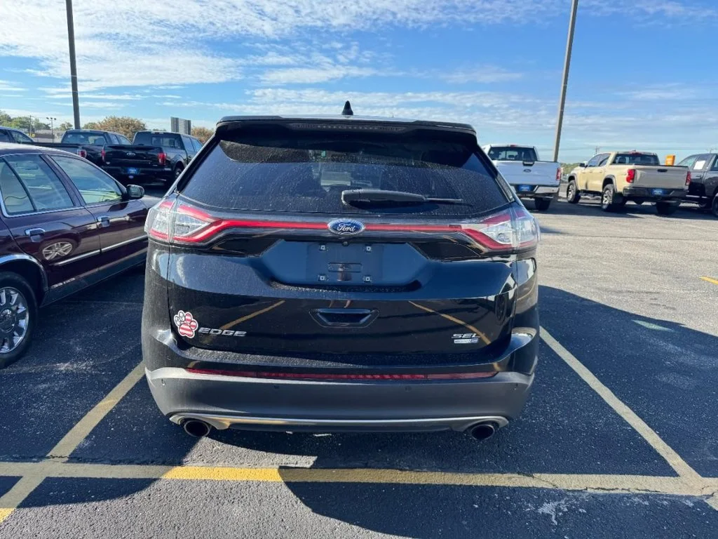 Used 2018 Shadow Black Ford SEL image 6