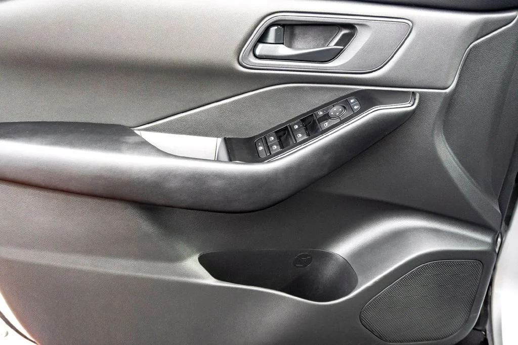 2025 Nissan Rogue S - Photo 10