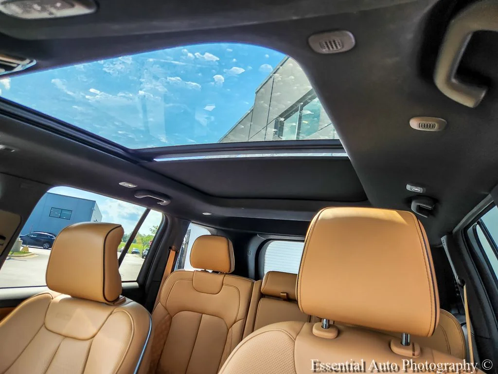 Used 2024 Red Jeep Summit image 9