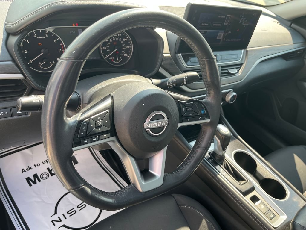 Used 2023 White Nissan 2.5 SV image 14