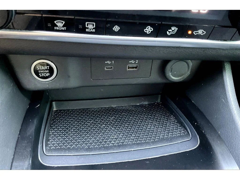 Used 2023  Nissan SV image 22