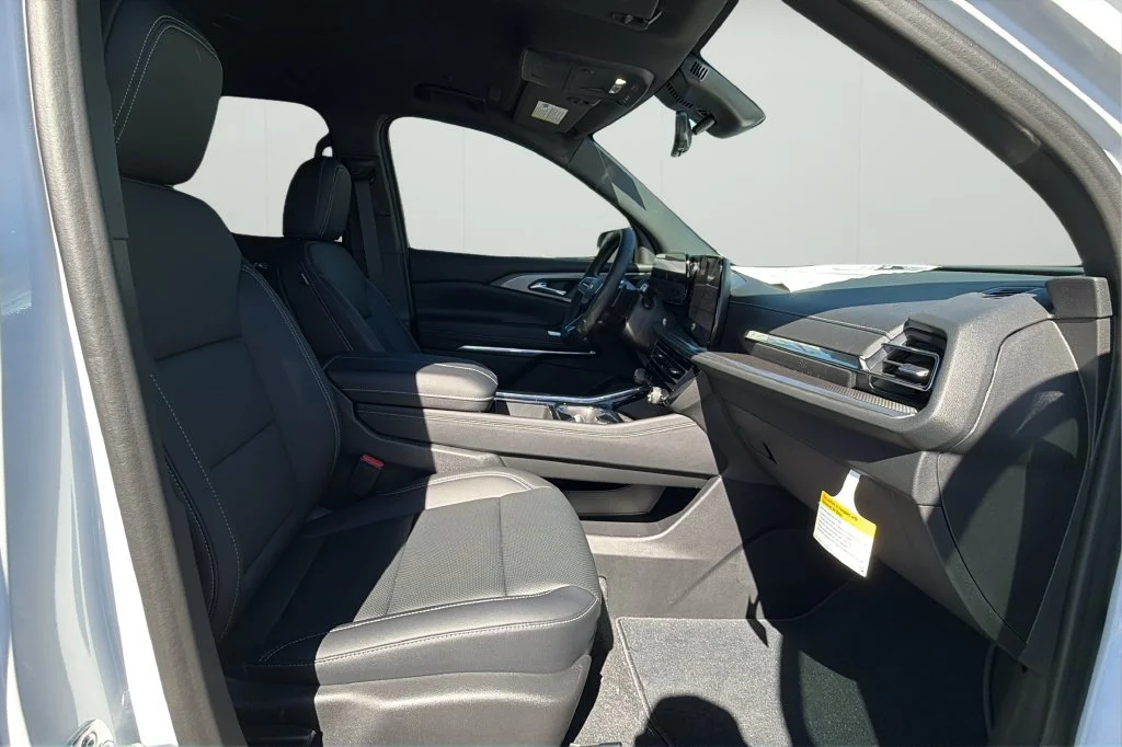 New 2027 Summit White Chevrolet LT image 15